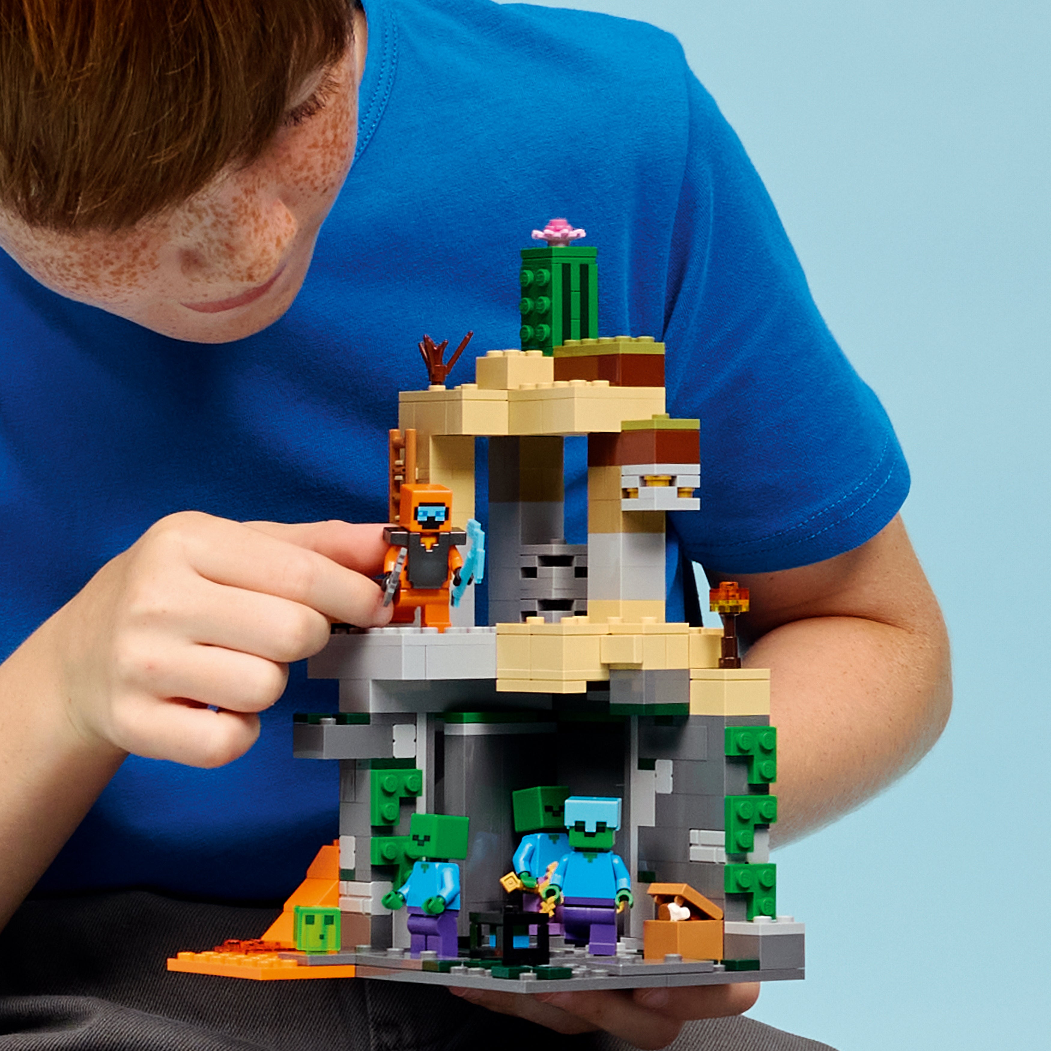 21587 LEGO&reg; Minecraft&reg; Zombie Dungeon