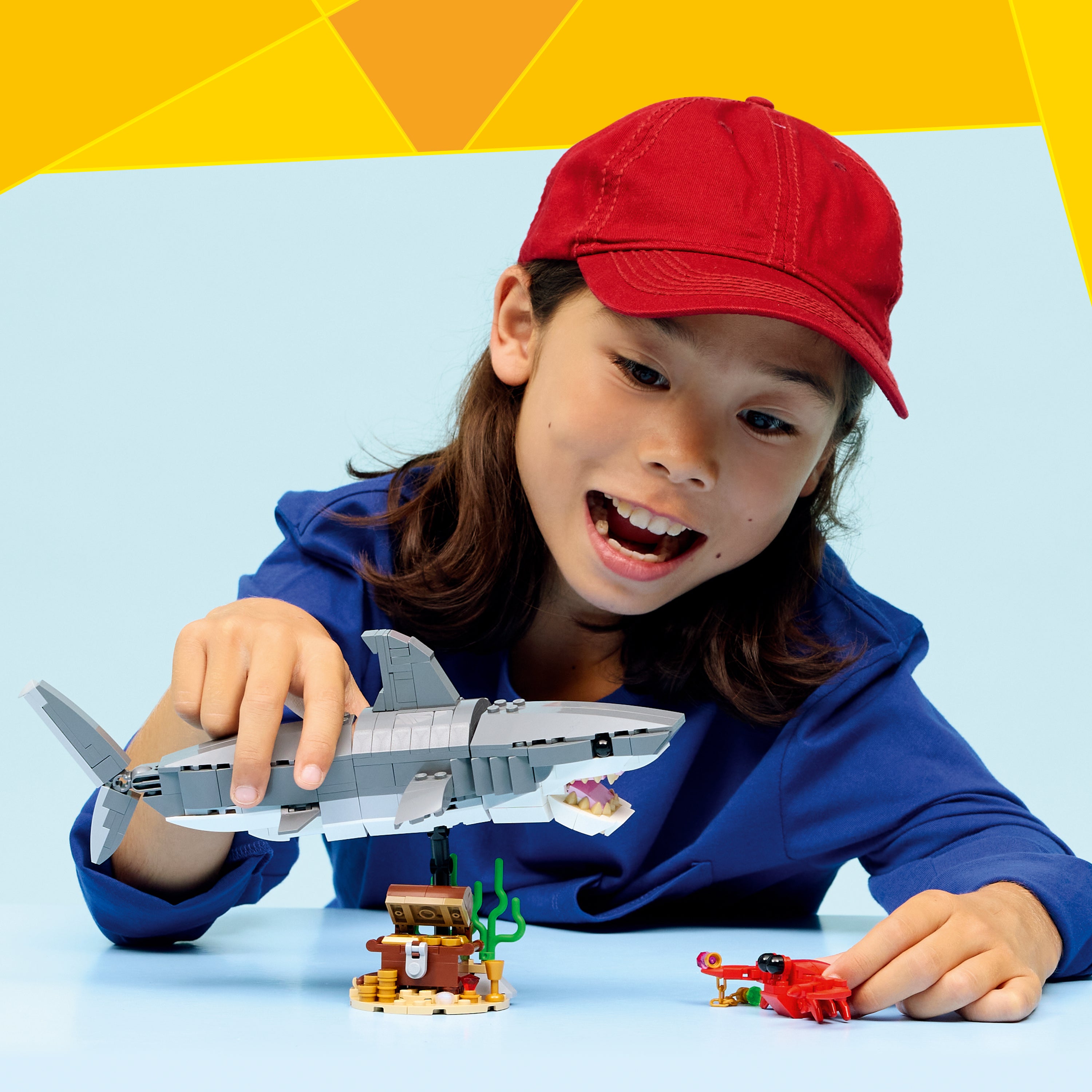 31381 LEGO&reg; Creator Fierce Shark with a Treasure Chest