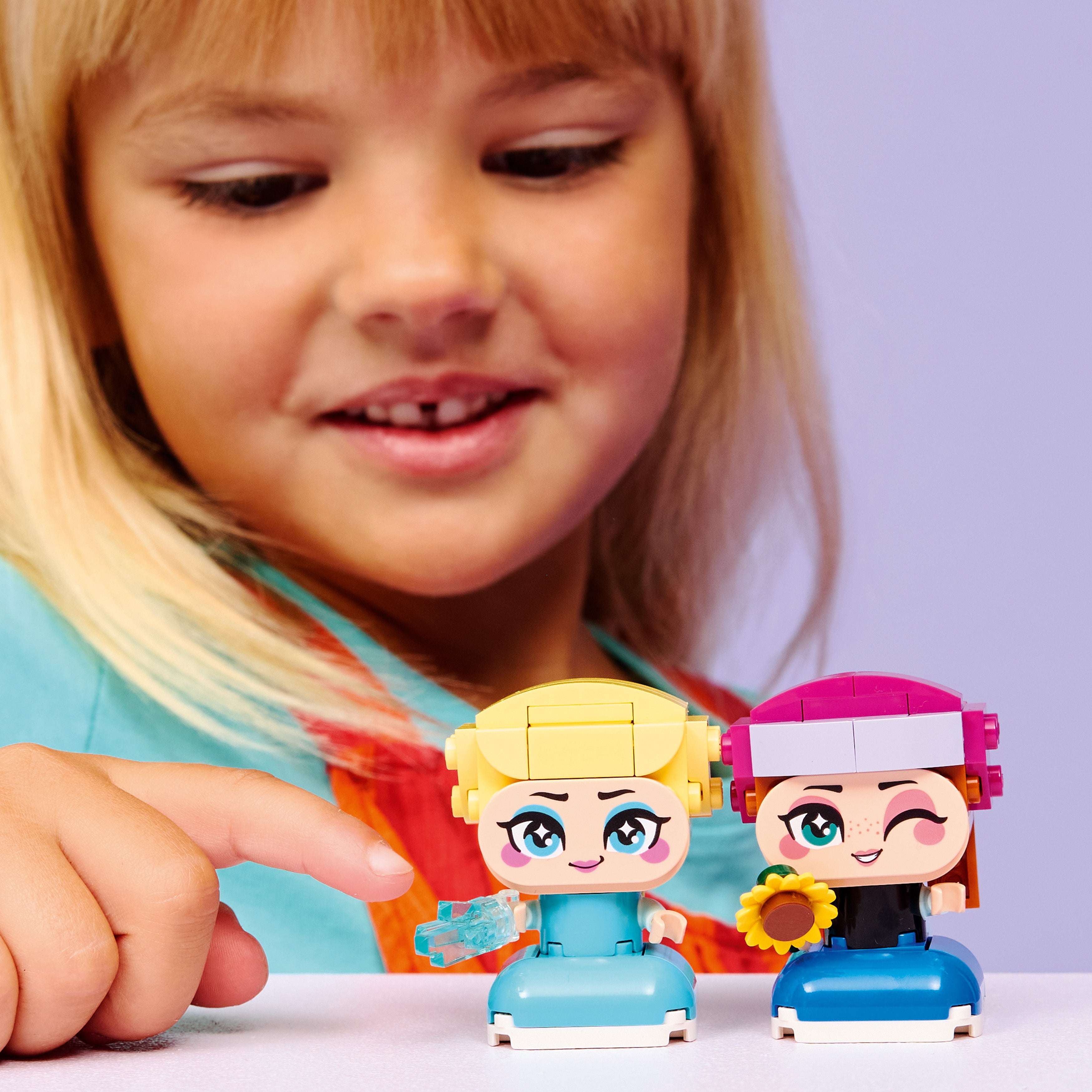 43284LEGO&reg; ǀ Disney Frozen Mini Anna &amp; Elsa