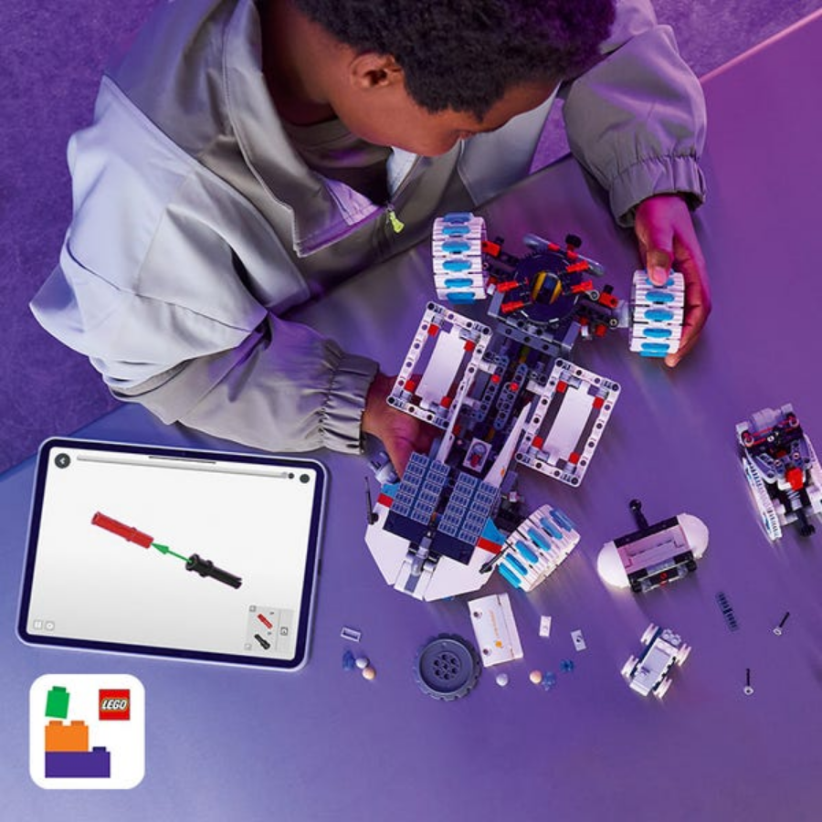 42211 Lunar Outpost&reg; Moon Rover Space Vehicle