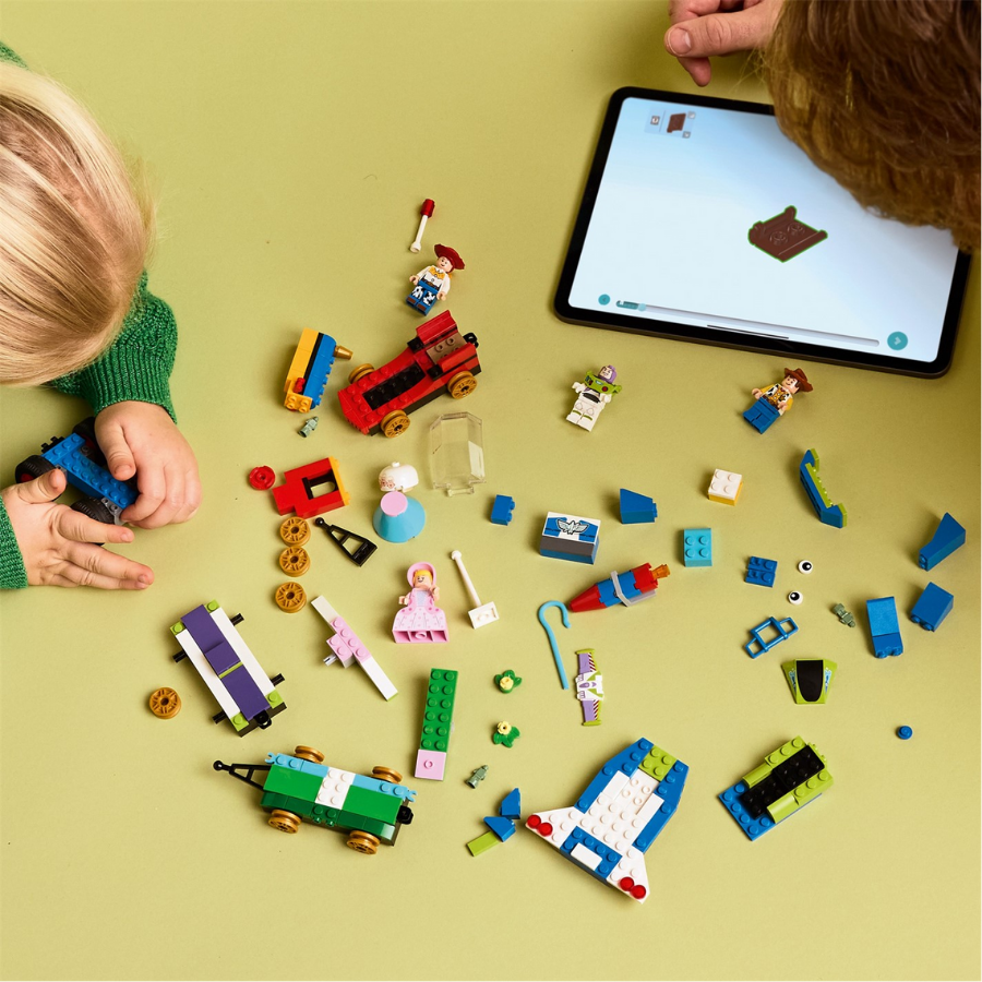 43264 Toy Story Celebration Train &amp; RC Car