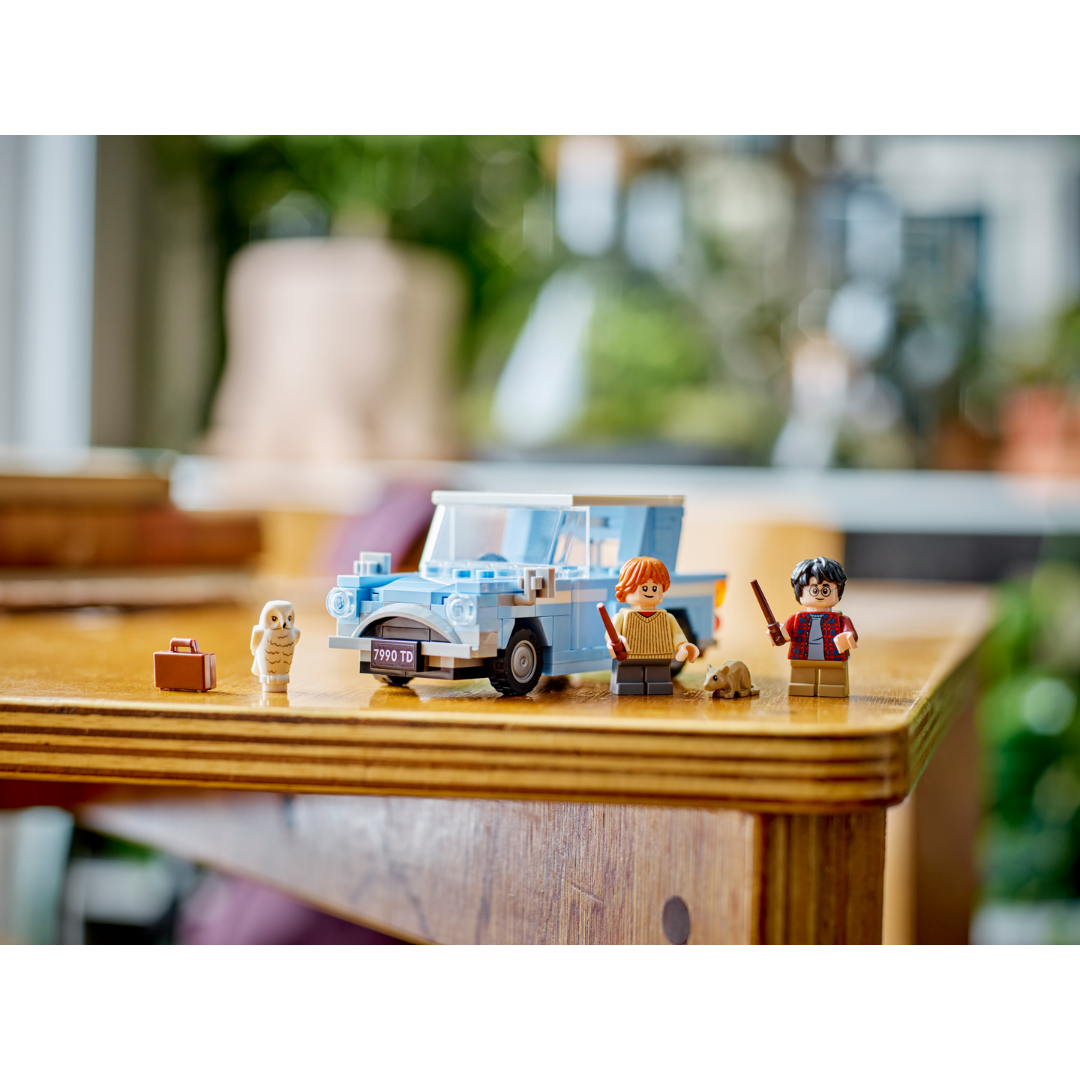 76424 Flying Ford Anglia&trade;