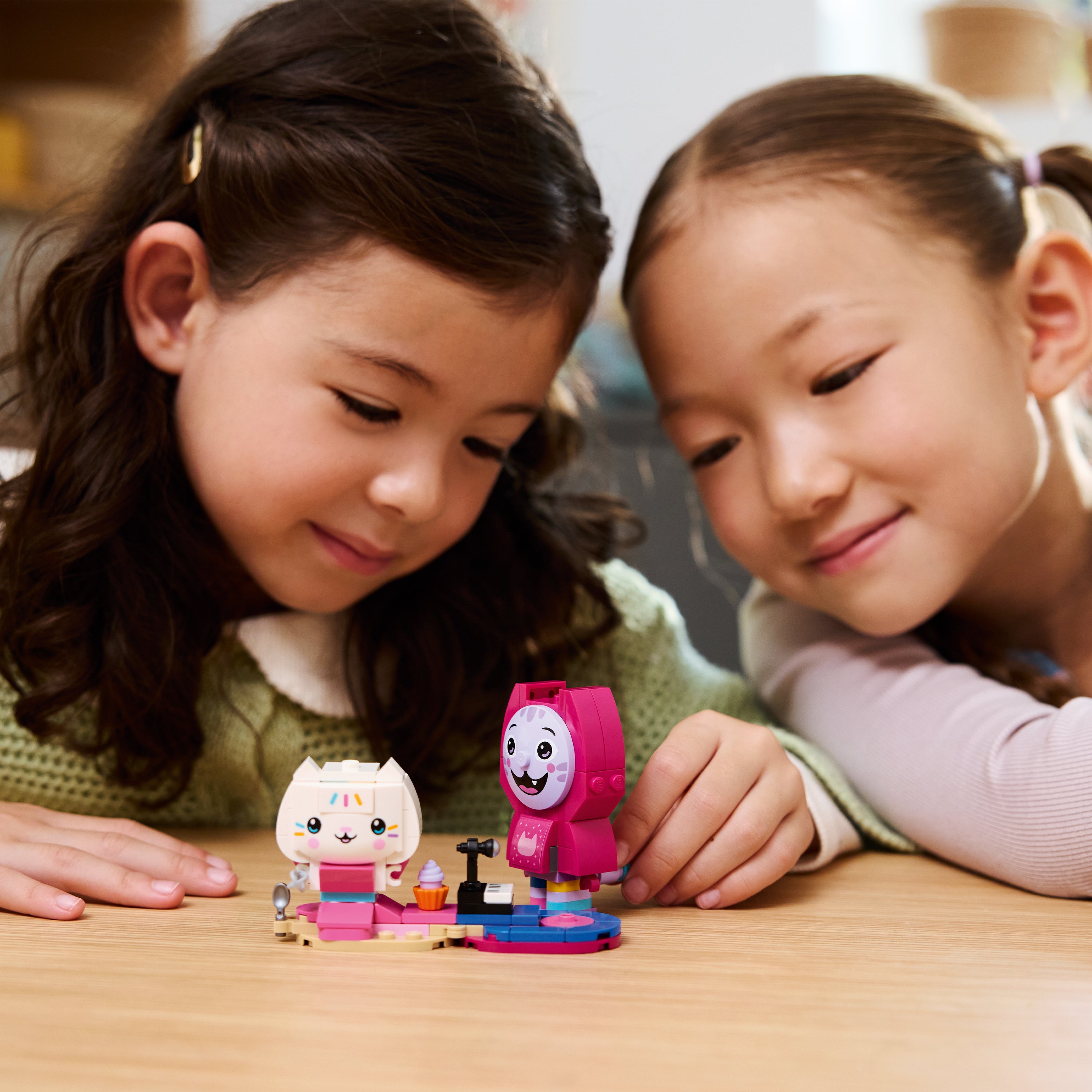 11215 LEGO&reg; Gabby&rsquo;s Dollhouse Gabby&rsquo;s Brick-Built Cat Friends