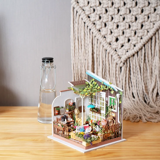 Miller's Garden - DIY Mini Dollhouse